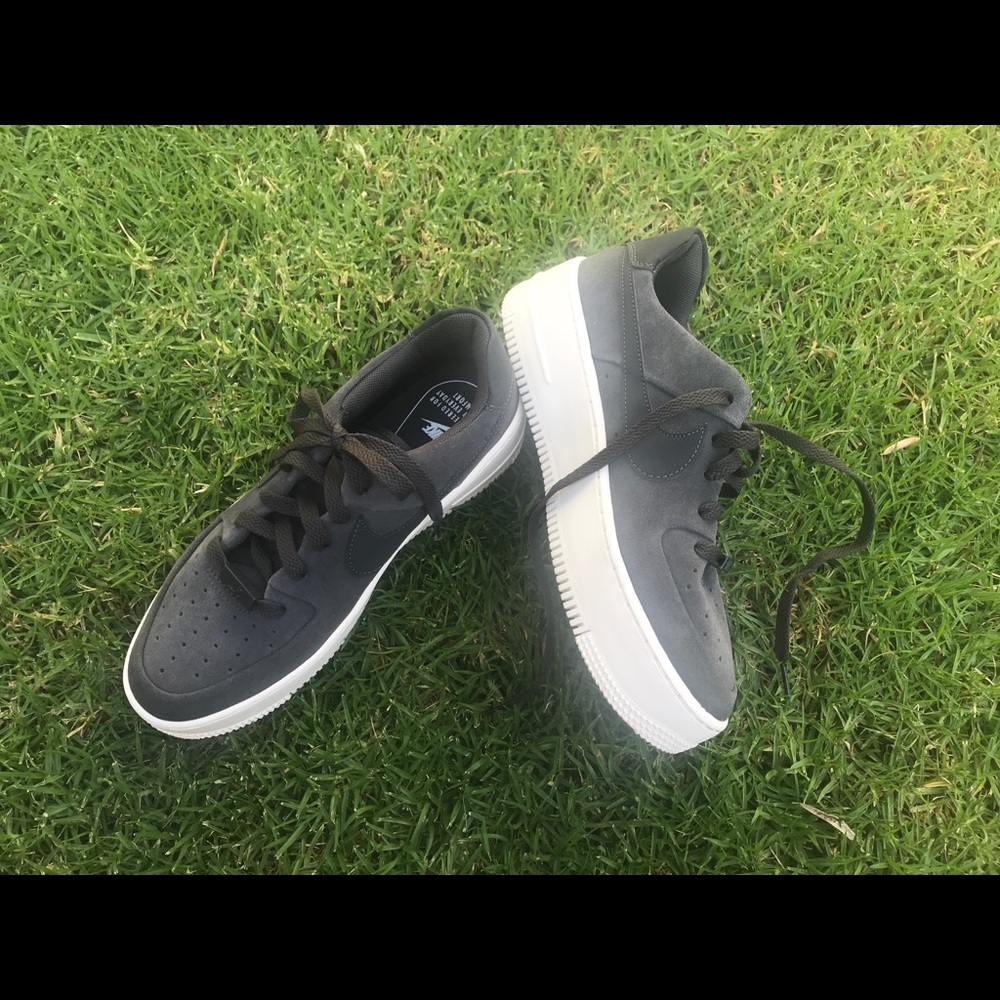 NWOT Nike Air Tennis Shoe